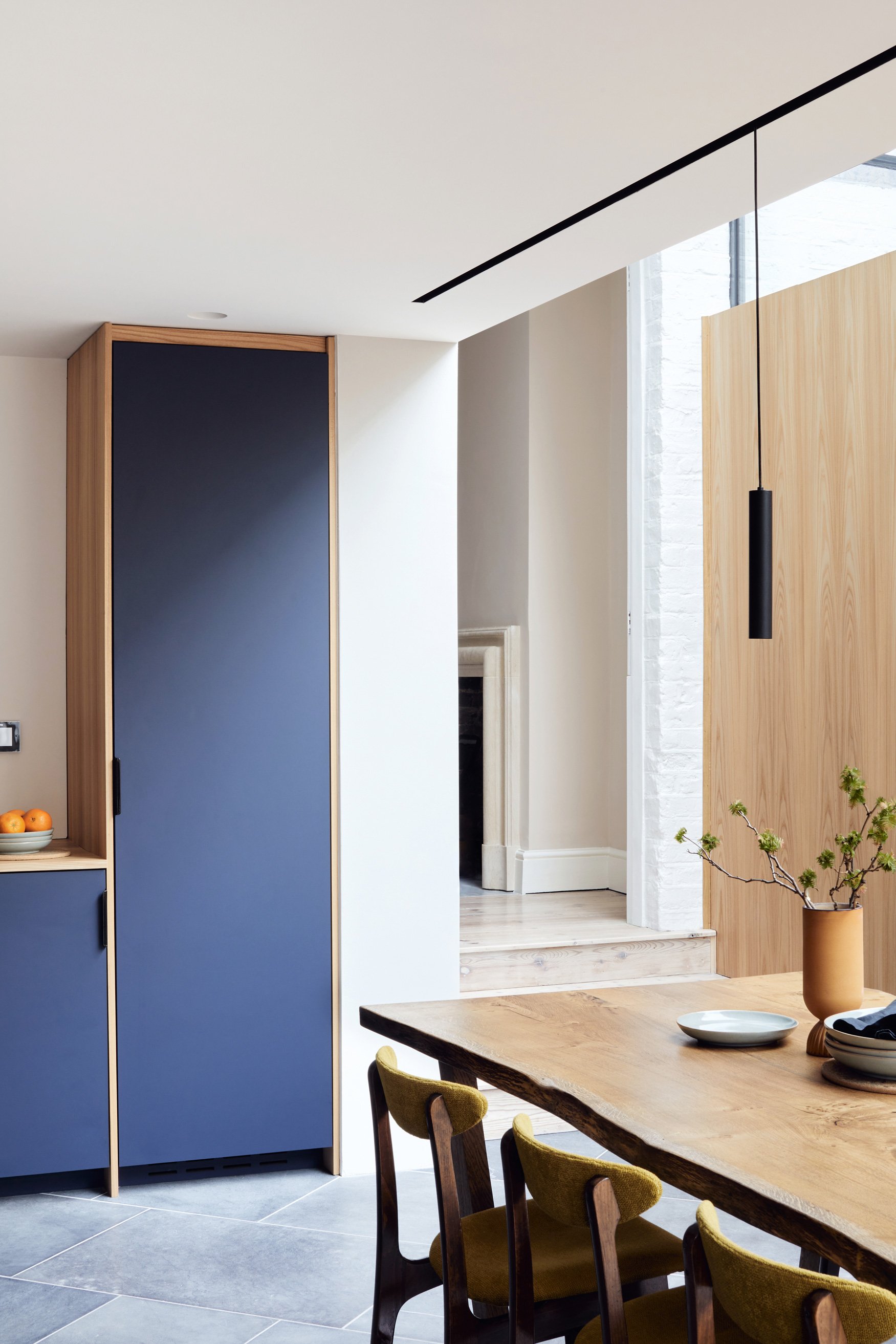 HOLTE_ELM_VENEER_BLUE_LAMINATE_KITCHEN_03
