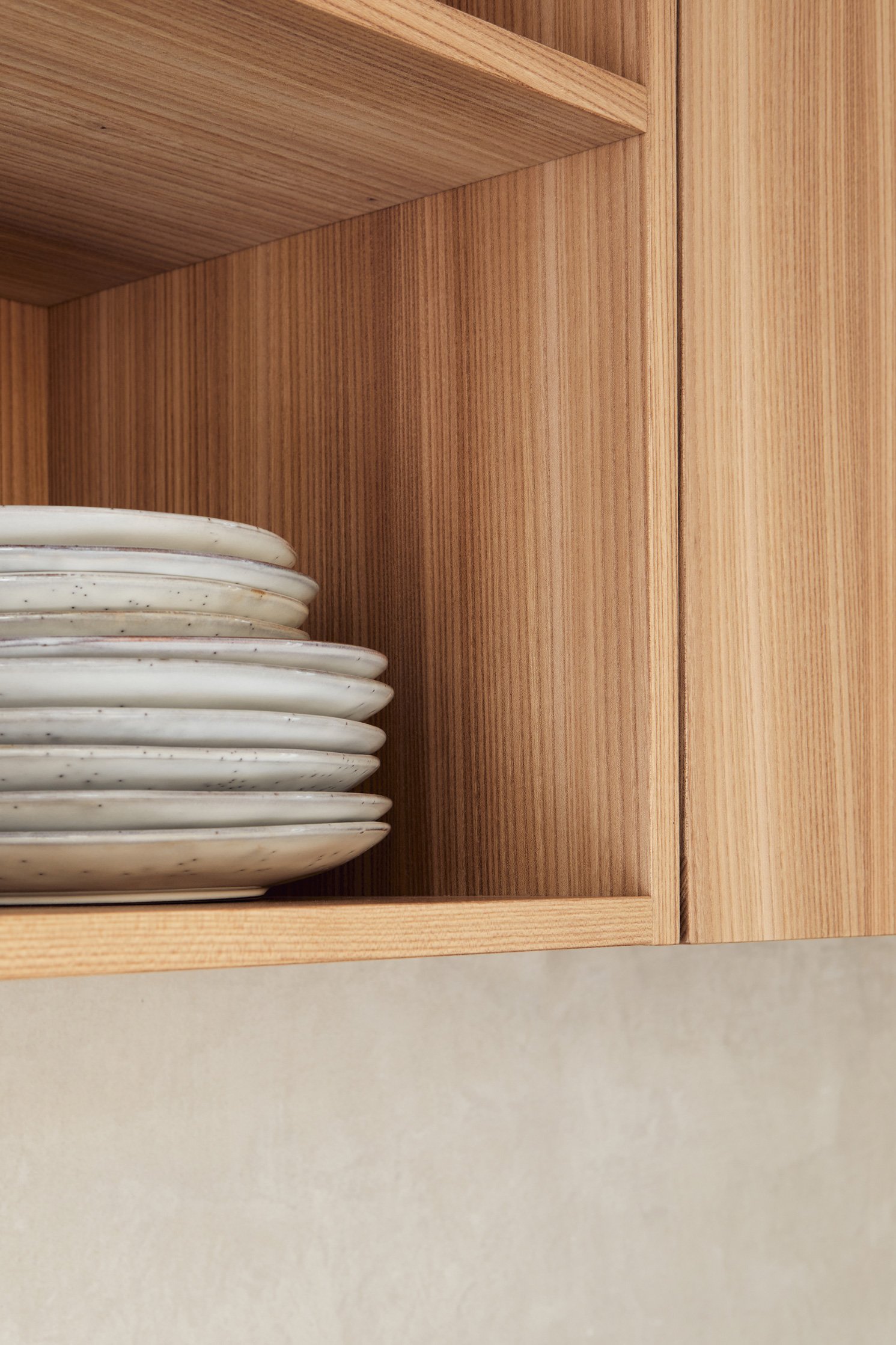 HOLTE_ELM_VENEER_KITCHEN_BOOKSHELF_07