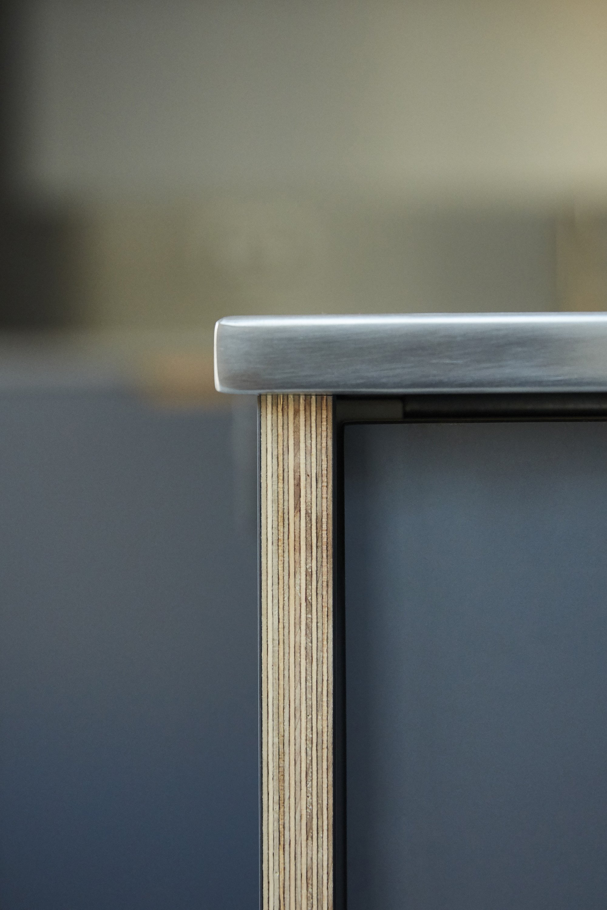 HOLTE_GREY_BLUE_LAMINATE_STAINLESS_STEEL_WORKTOP_KITCHEN_04