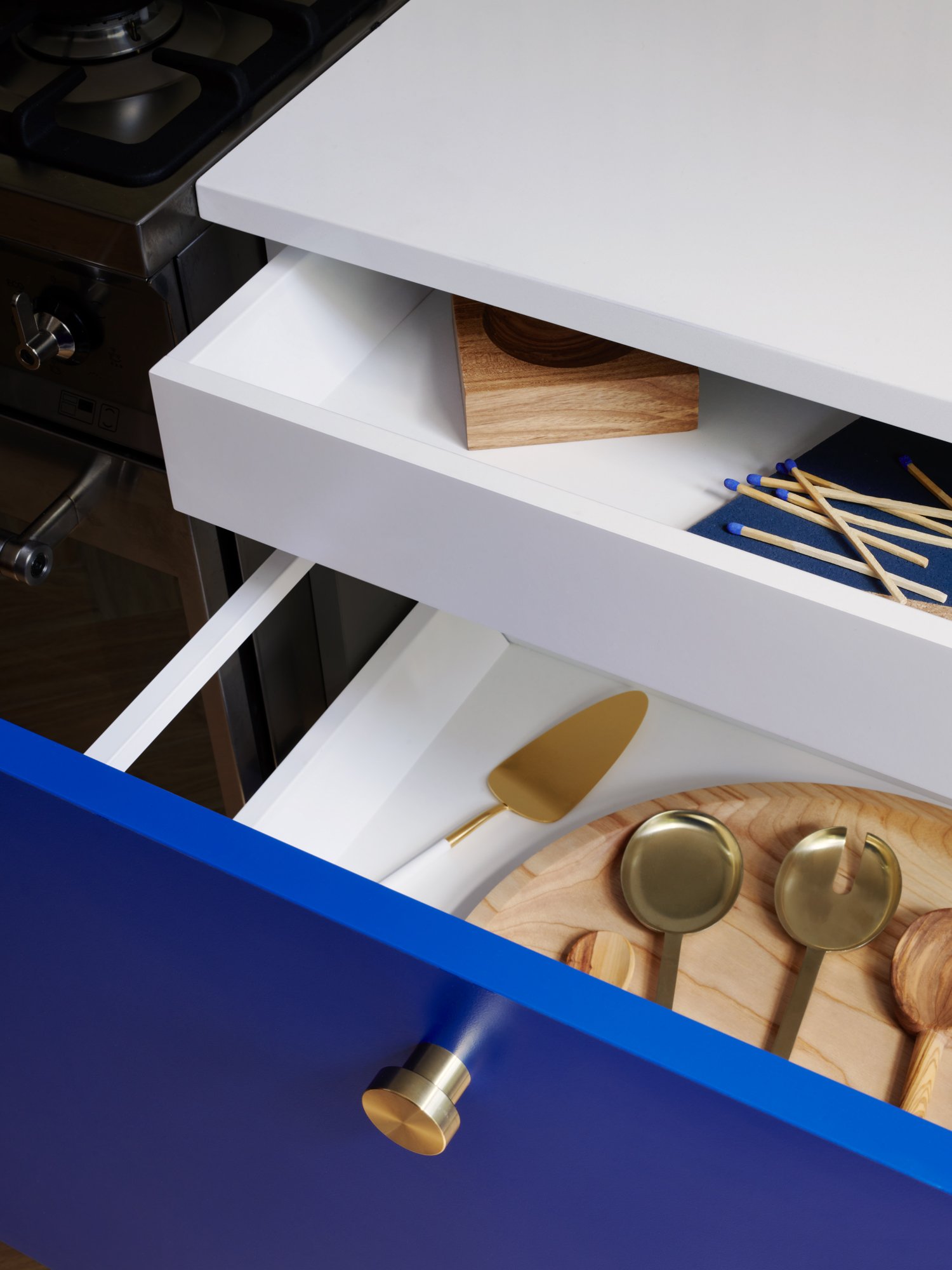 HOLTE_KITCHEN_LAMINATE_BLUE_BRASS_05