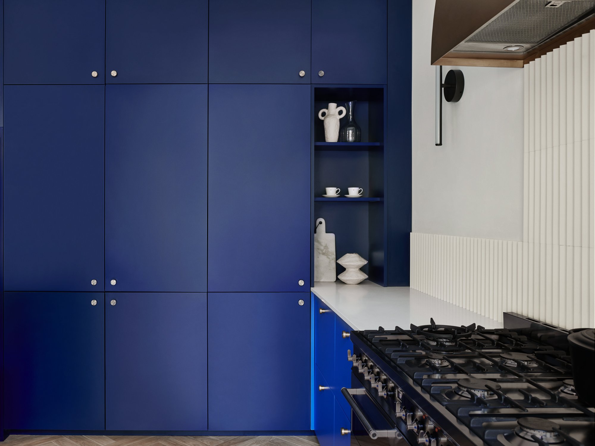 HOLTE_KITCHEN_LAMINATE_BLUE_BRASS_07
