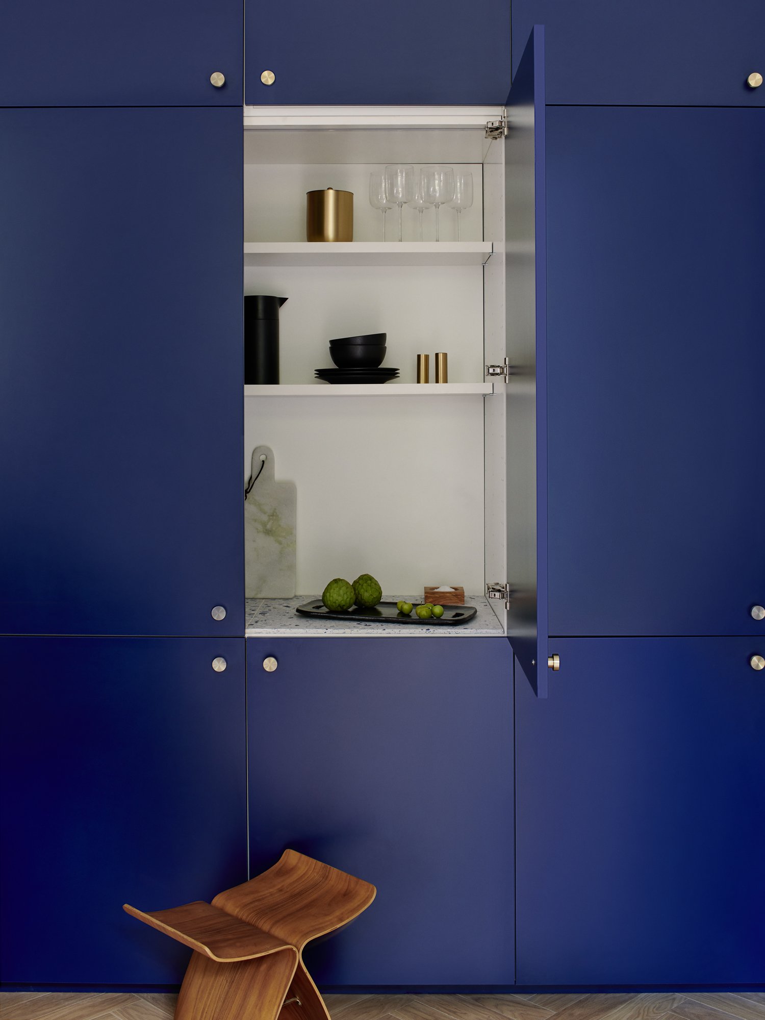 HOLTE_KITCHEN_LAMINATE_BLUE_BRASS_PANTRY_04