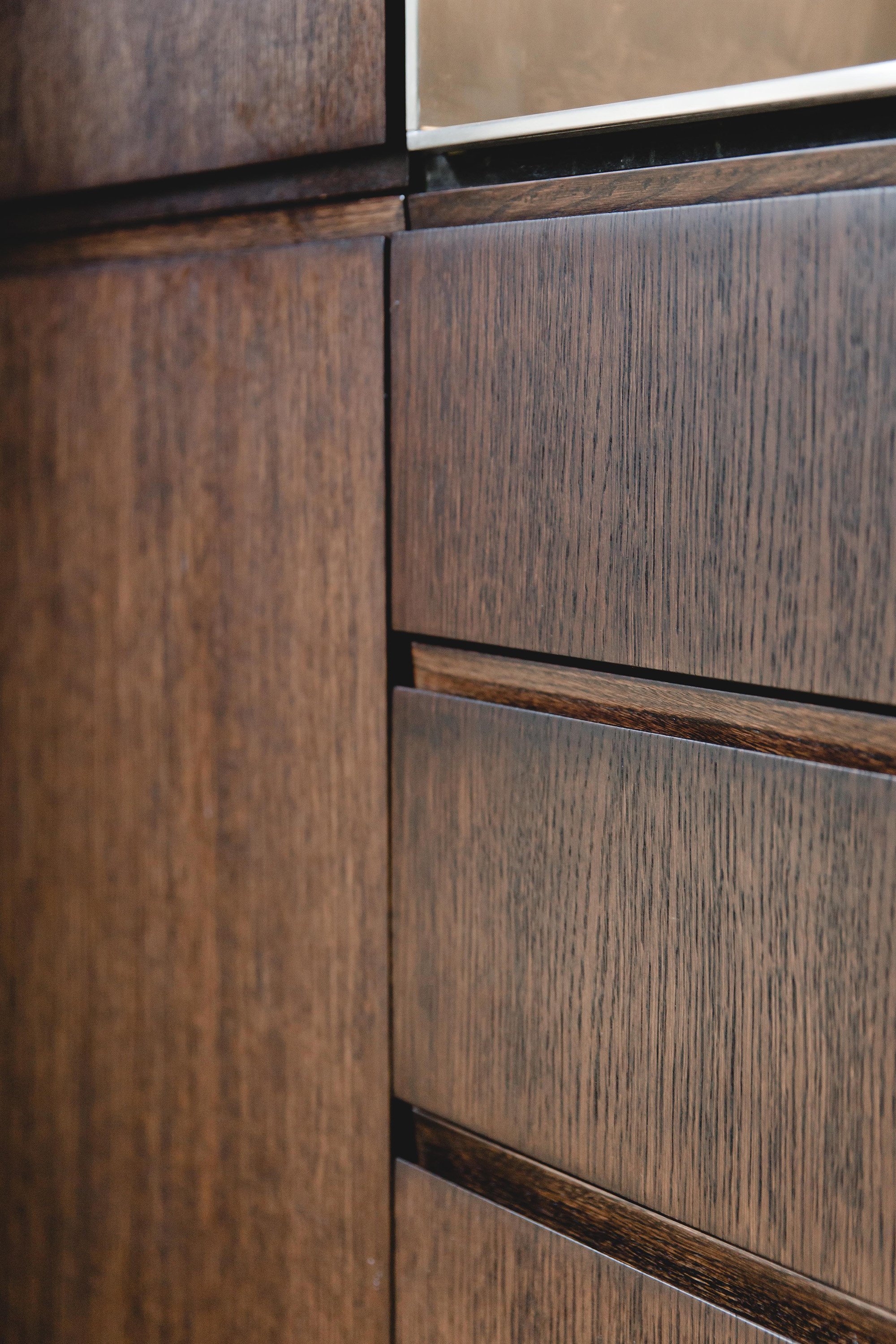 HOLTE_KITCHEN_STAINED_OAK_VENEER_DRAWERS_HANDLES_06