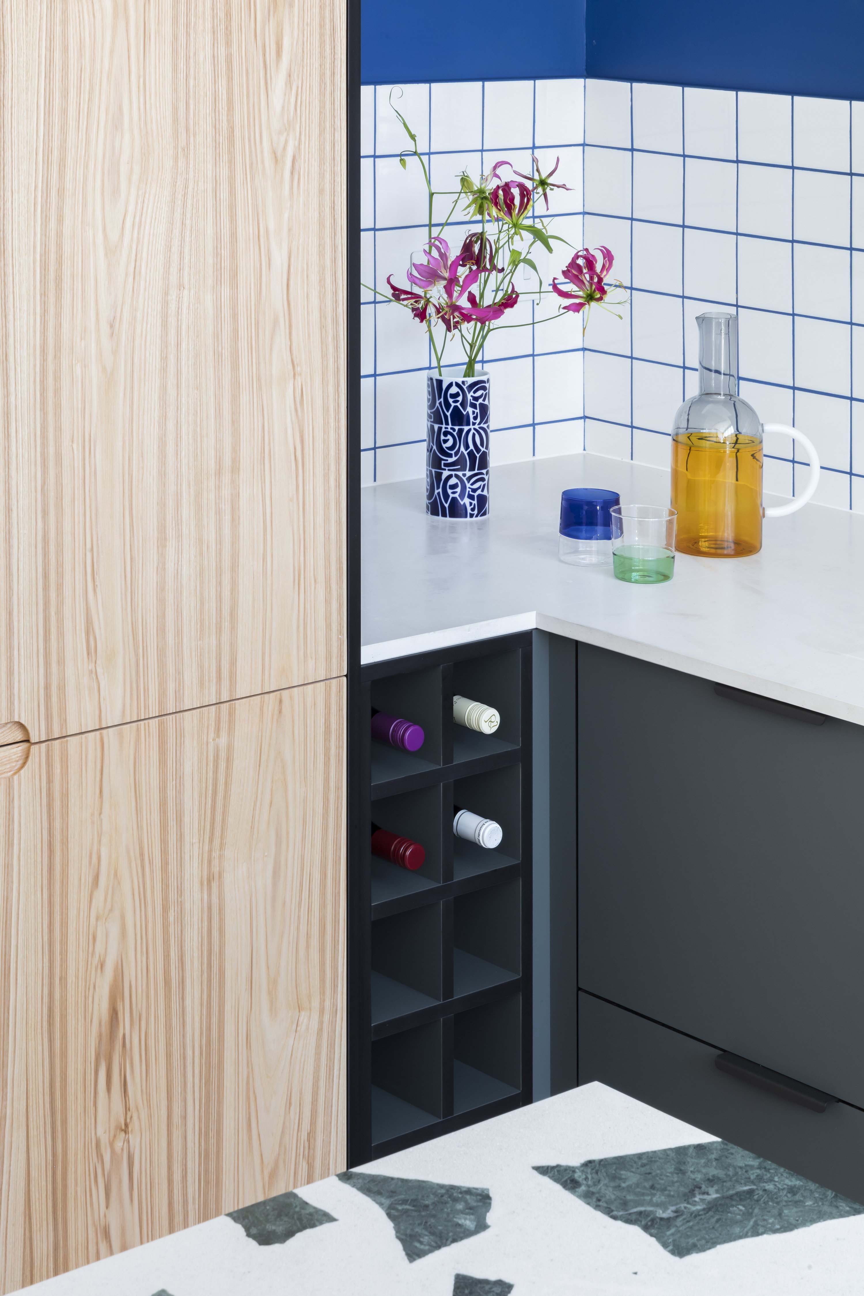 HOLTE_OLIVE ASH_VENEER_CEASERSTONE_BLUE_GREEN_LAMINATE_KITCHEN_WINE RACK_04
