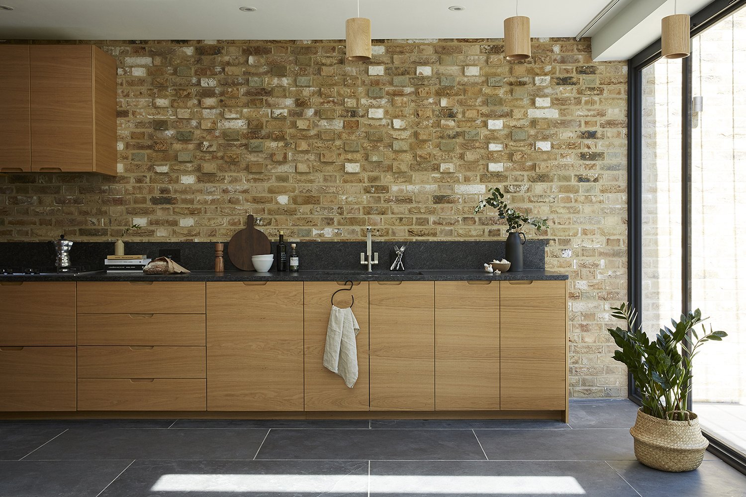 HOLTE_ROUGH_SAWN_OAK_VENEER_GRANITE_SPLASHBACK_KITCHEN_01
