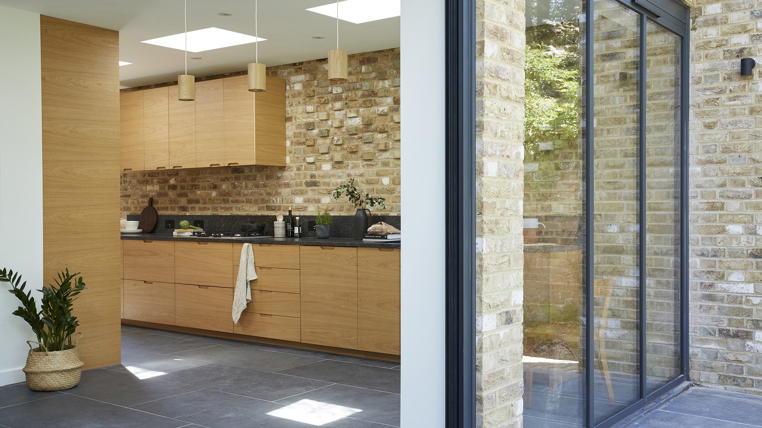 HOLTE_ROUGH_SAWN_OAK_VENEER_GRANITE_SPLASHBACK_KITCHEN_02