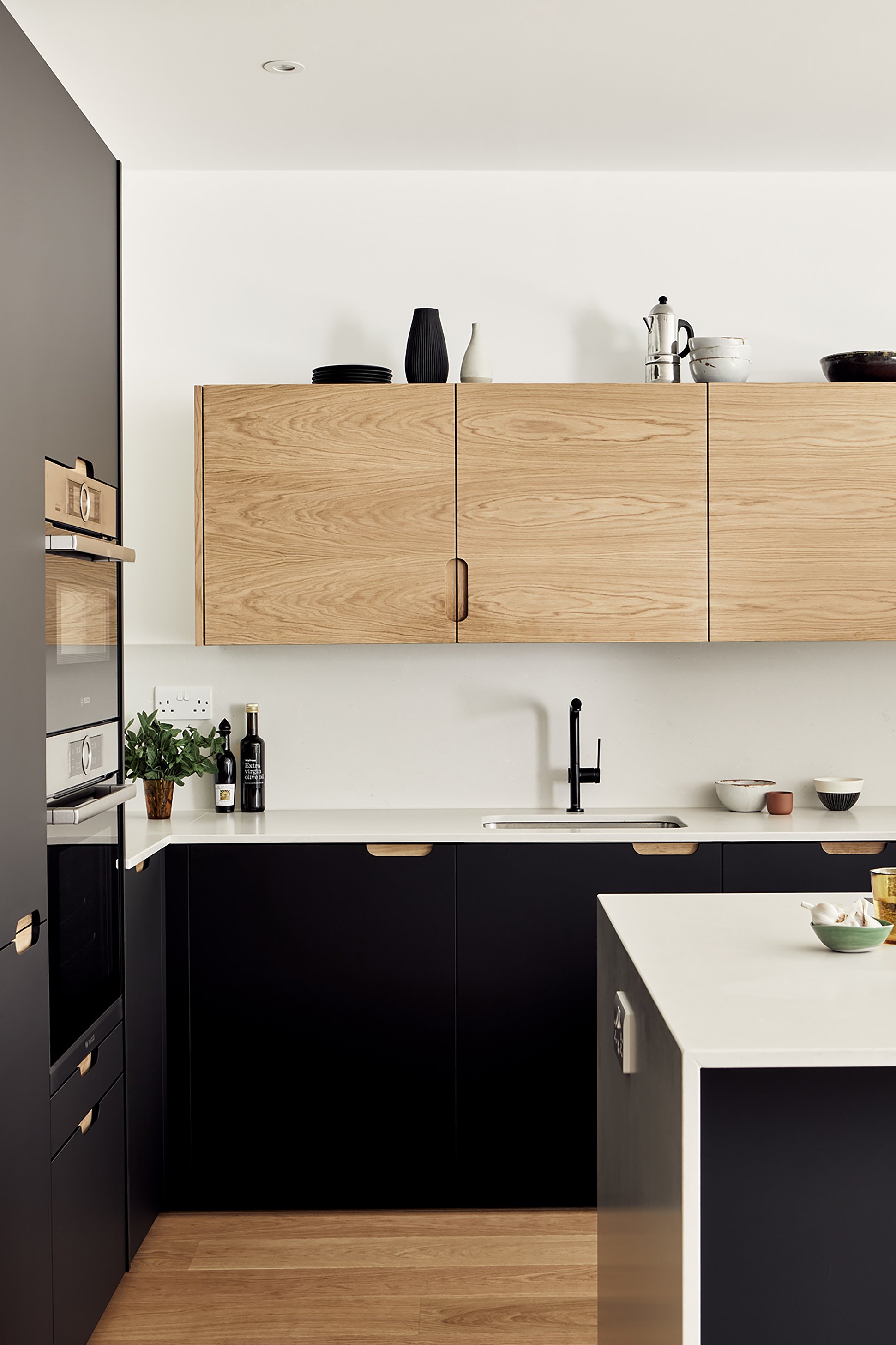 OAK_FENIX_NERO INGO_KITCHEN_CEASERSTONE_04