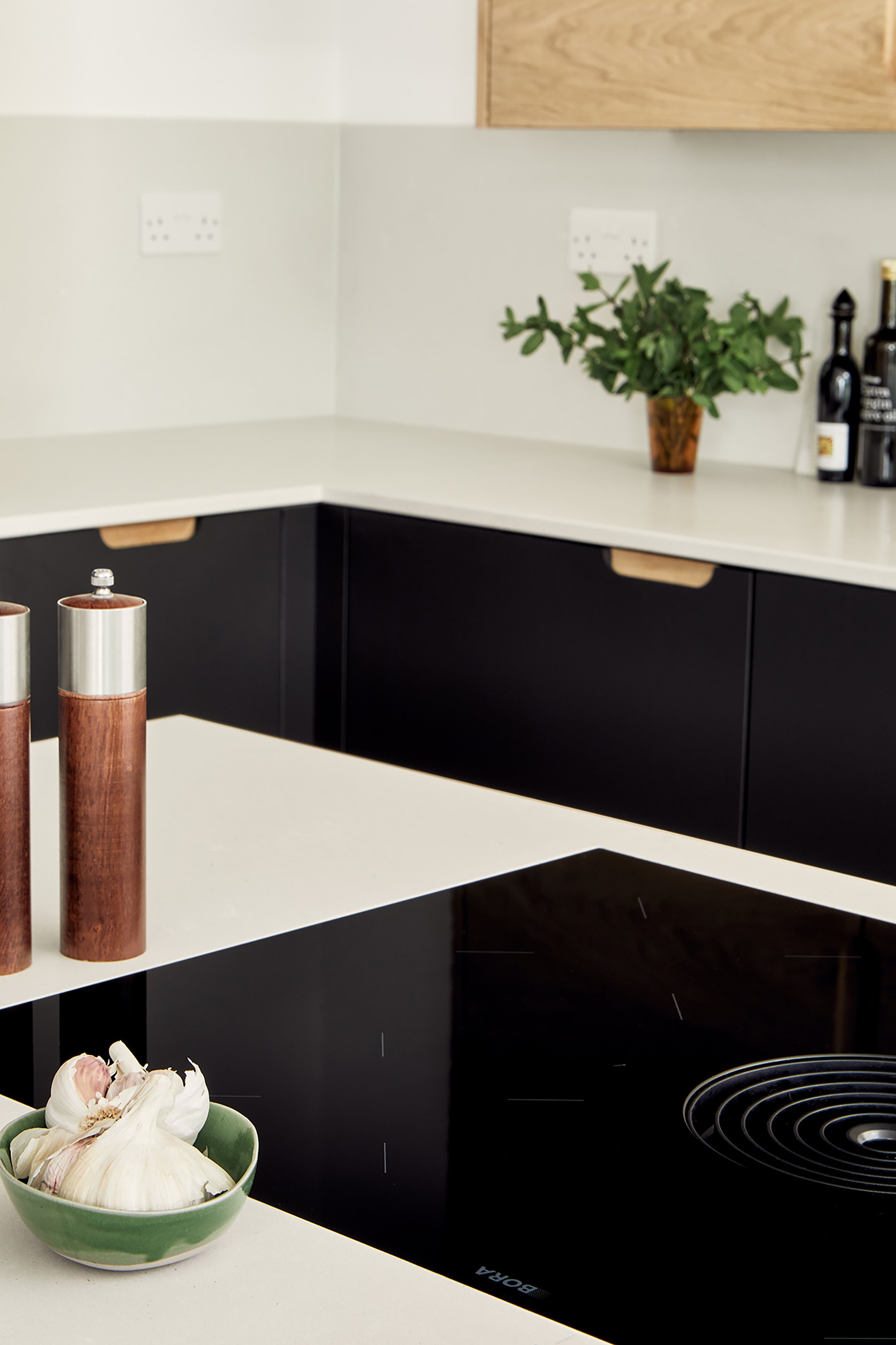 OAK_FENIX_NERO INGO_KITCHEN_CEASERSTONE_BORA_02