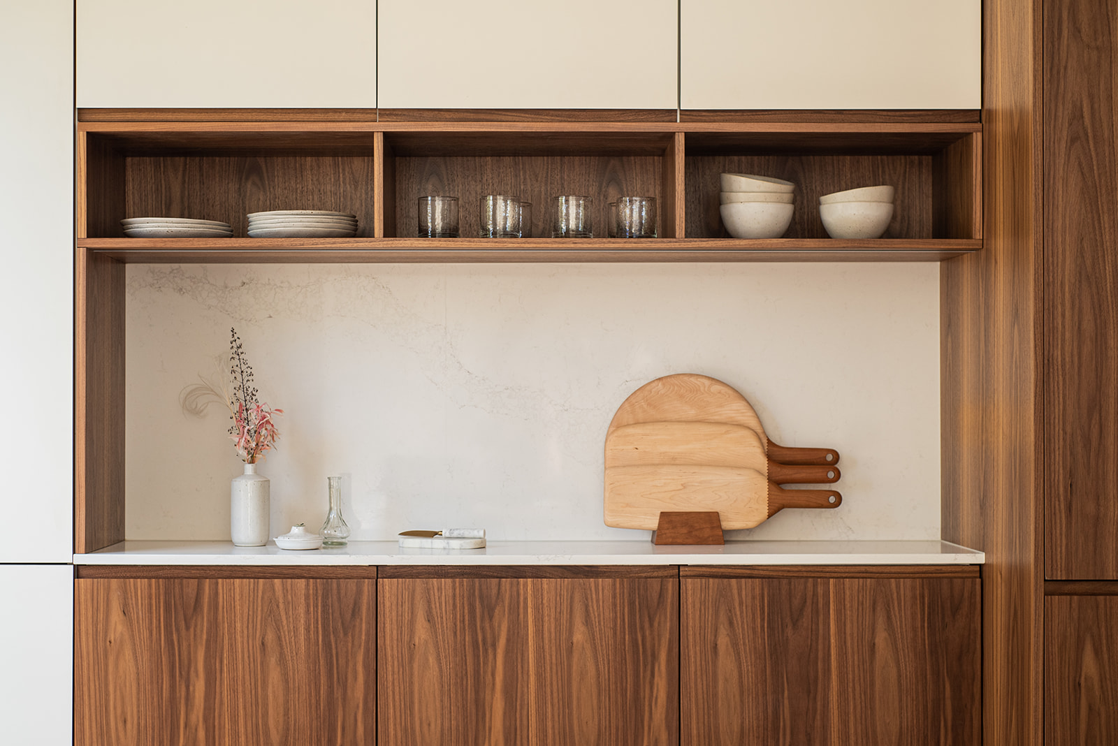 Kitchen worktop with open shelving