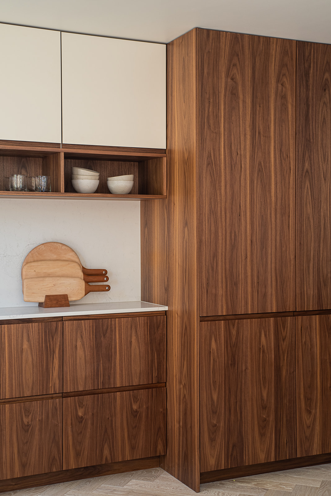 KITCHEN WITH WOOD CABINETS AND WHITE WORKTOP