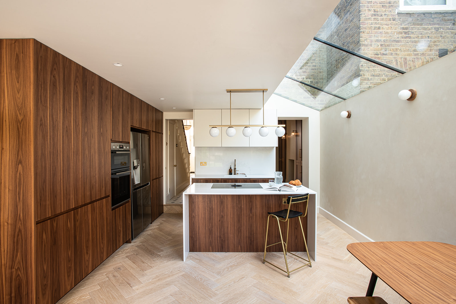 KITCHEN WITH WOOD CABINETS AND WHITE WORKTOP