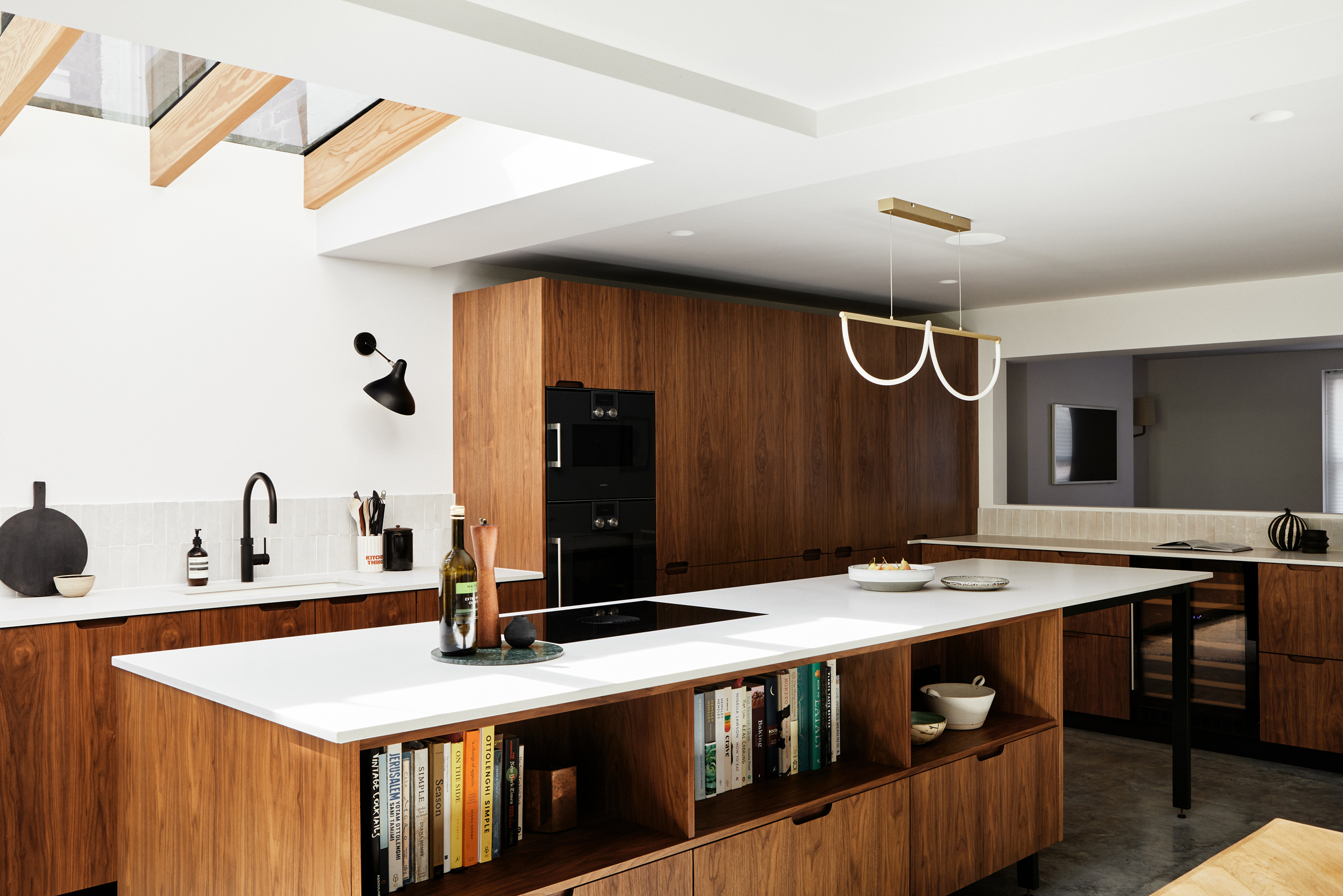 WOODEN KITCHEN WHITE WORKTOP