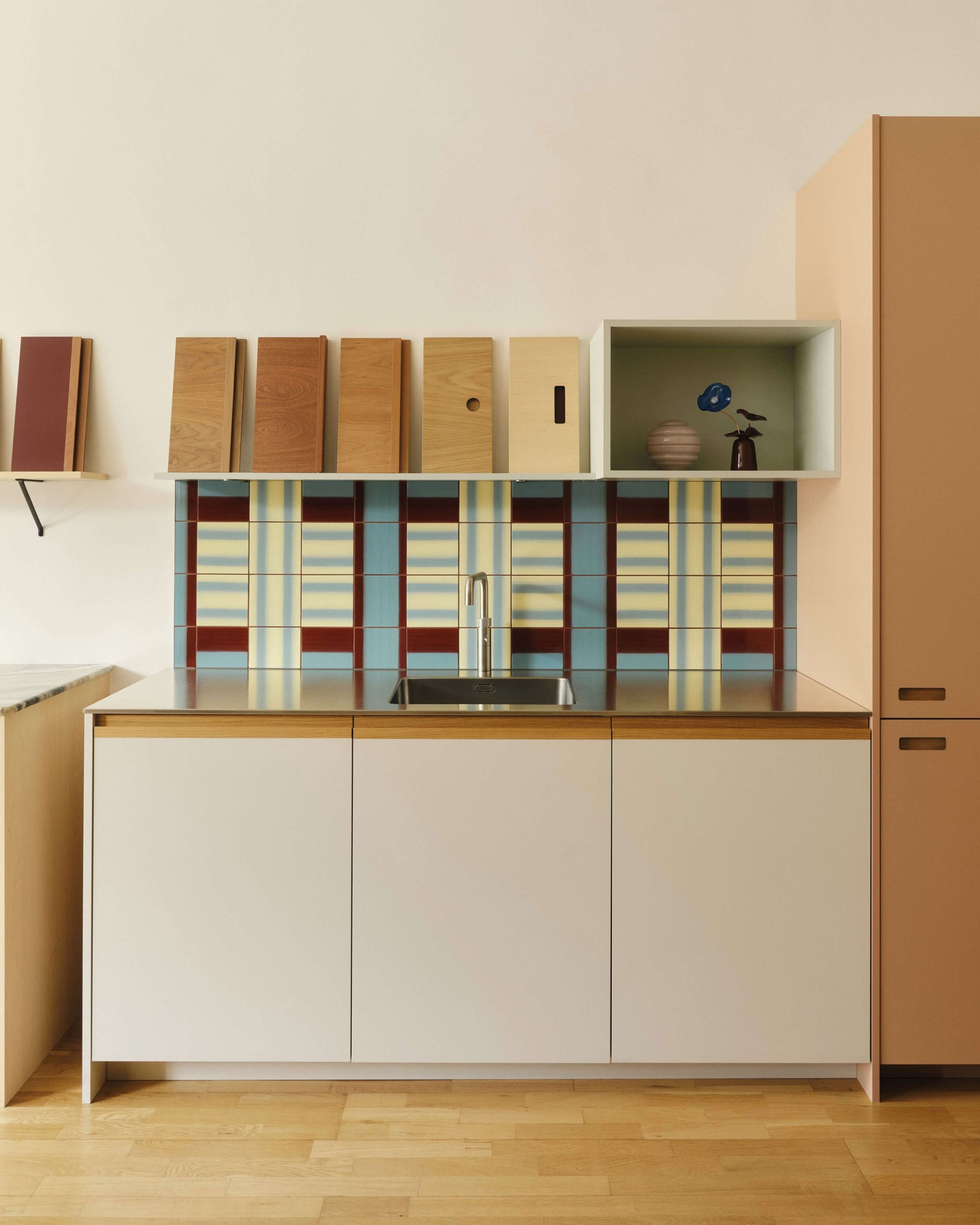 Holte-Showroom-ONE-Mobile-Portrait-3200x4000