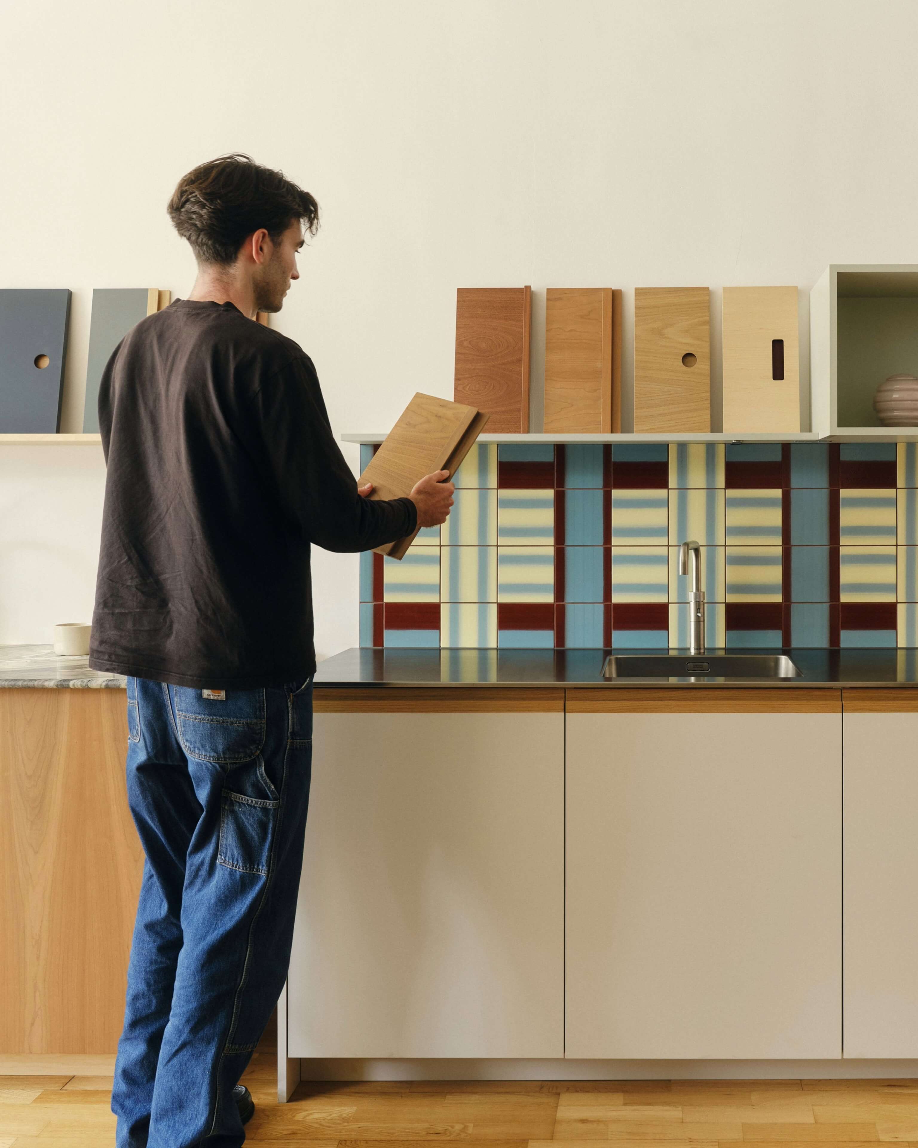Holte-Showroom-Services-Mobile-Portrait